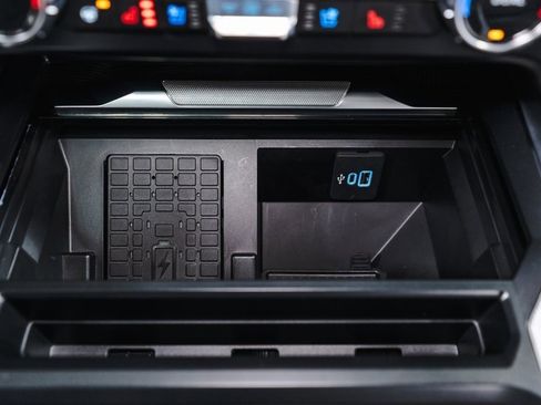 Used 2025 Ford F250 Platinum image 19