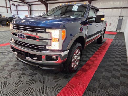 Used 2017 Ford F250 Lariat w/ Chrome Package image 21