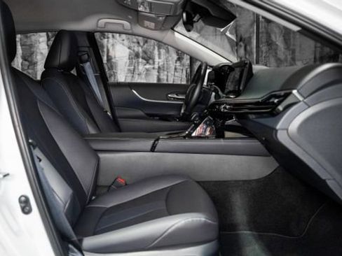Used 2024 Toyota Mirai w/ Advanced Technology Package RWD image 9