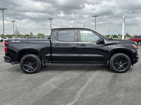 Used 2022 Chevrolet Silverado 1500 Custom image 2