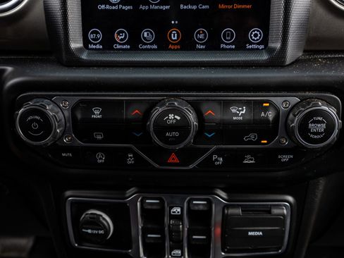 Used 2020 Jeep Gladiator Overland image 24