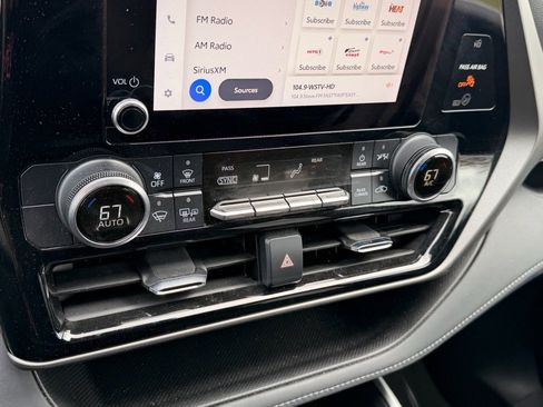 Used 2024 Toyota Highlander LE image 18