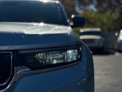 Certified 2023 Jeep Grand Cherokee Laredo w/ Luxury Tech Group I image 8