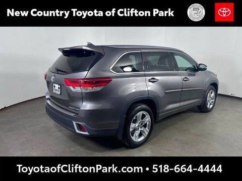Used 2018 Toyota Highlander Limited AWD/4WD image 3