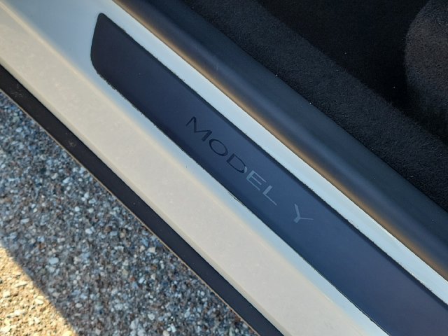 Used 2026 Tesla Model Y Long Range RWD image 22
