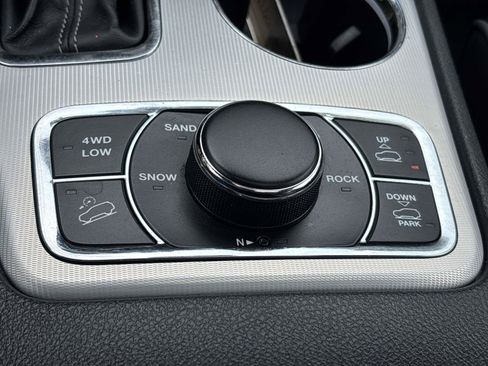 Used 2019 Jeep Grand Cherokee Summit AWD/4WD image 30