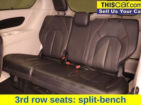 Used 2017 Chrysler Pacifica Touring-L FWD image 24