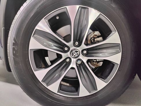 Used 2022 Toyota Highlander XLE image 29