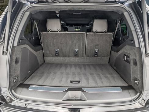 Certified 2025 Cadillac Escalade ESV V image 16