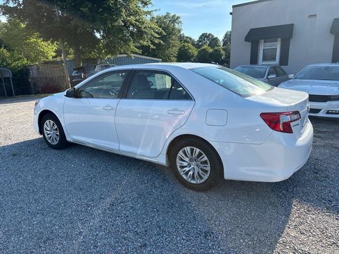 Used 2014 Toyota Camry LE w/ Moonroof Package FWD image 13