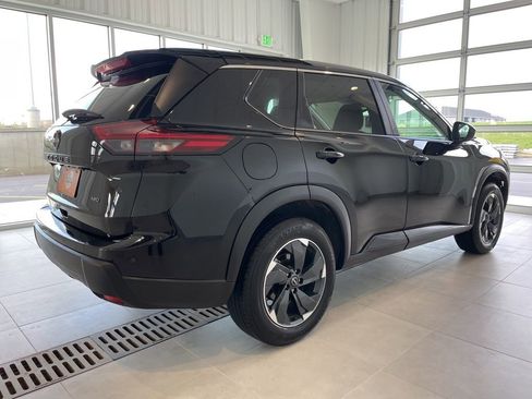 Used 2025 Nissan Rogue SV AWD/4WD image 5