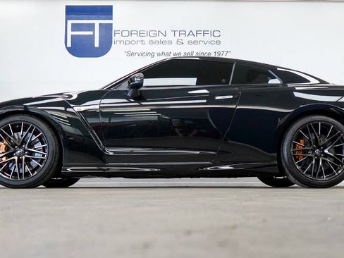 Used 2021 Nissan GT-R Premium image 29