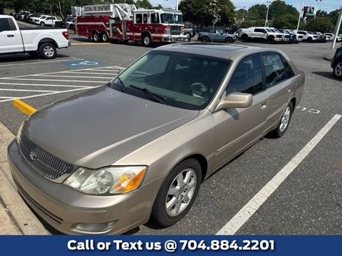 Used 2000 Toyota Avalon XL FWD image 1