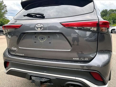 Used 2022 Toyota Highlander XSE AWD/4WD image 10