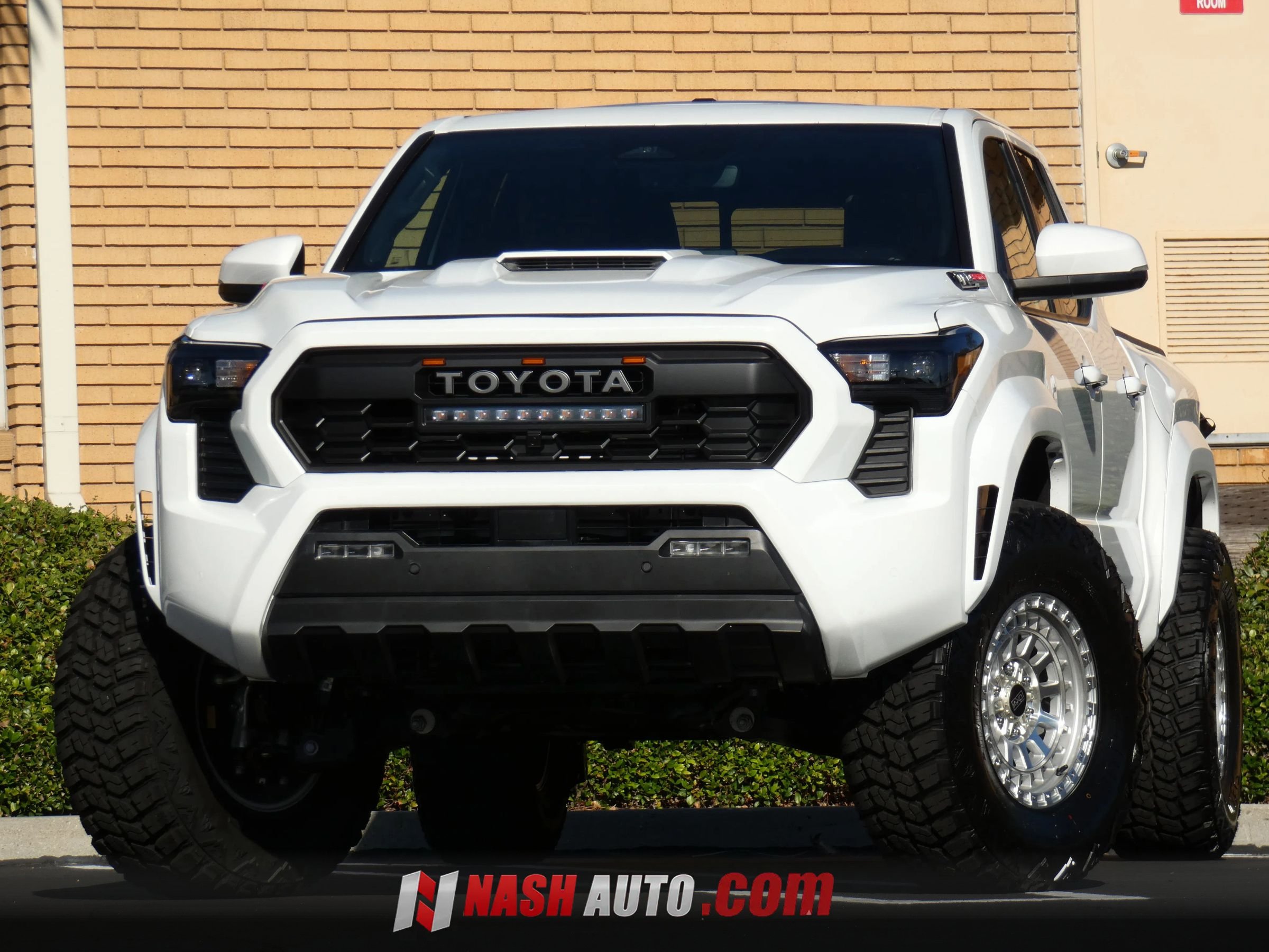 Used 2026 Toyota Tacoma TRD Sport w/ TRD Sport Upgrade Package AWD/4WD image 4