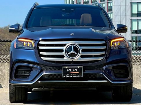 Certified 2024 Mercedes-Benz GLS 580 4MATIC image 3