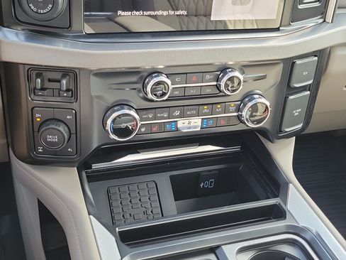 New 2026 Ford F250 Platinum w/ Platinum Plus Package AWD/4WD image 32
