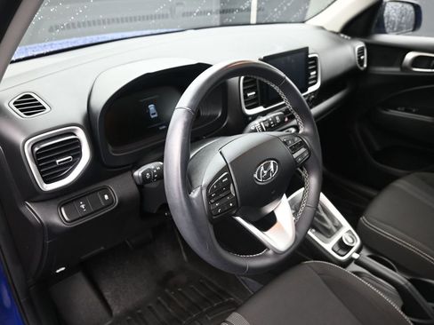 Certified 2024 Hyundai Venue SEL image 9