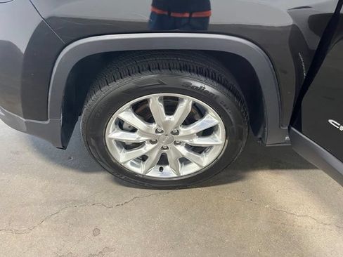 Used 2017 Jeep Cherokee Limited FWD image 30