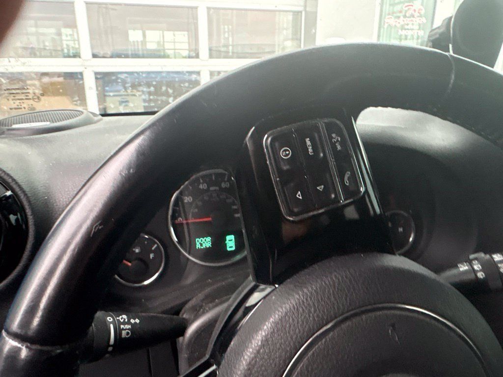 Used 2015 Jeep Wrangler Unlimited Sahara AWD/4WD image 13
