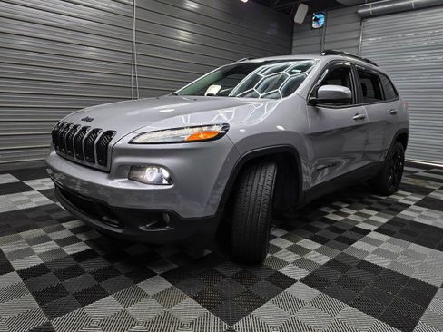Used 2017 Jeep Cherokee High Altitude FWD image 38