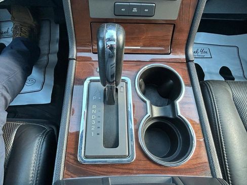 Used 2014 Lincoln Navigator L 4WD image 27