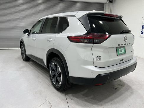 Used 2025 Nissan Rogue SV AWD/4WD image 6