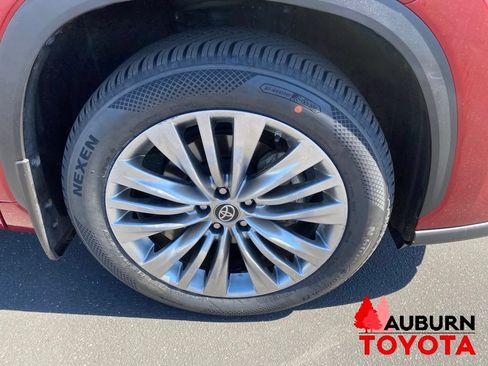 Used 2023 Toyota Highlander Platinum AWD/4WD image 10