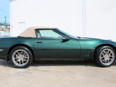 Used 1996 Chevrolet Corvette Convertible RWD image 5