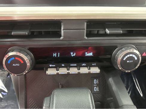 Used 2024 Toyota Tacoma TRD Off-Road image 29