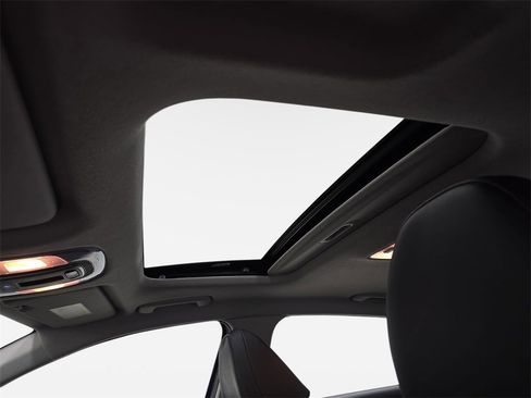 Used 2024 Hyundai Elantra Limited image 30