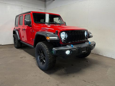 Used 2024 Jeep Wrangler Unlimited image 1