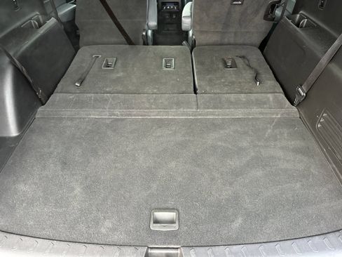 Used 2020 Chevrolet Traverse LT w/ LT Premium Package image 16