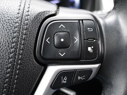 Used 2019 Toyota Highlander XLE AWD/4WD image 31