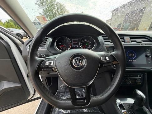 Used 2020 Volkswagen Tiguan SE AWD/4WD image 24