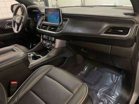 Used 2024 GMC Yukon SLT w/ SLT Luxury Package AWD/4WD image 24