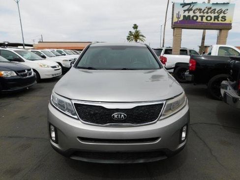 Used 2014 Kia Sorento LX image 2