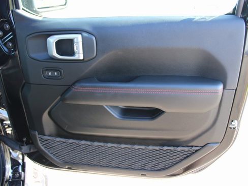 Used 2020 Jeep Wrangler Unlimited Rubicon w/ Uconnect 4C Nav & Sound Group image 21