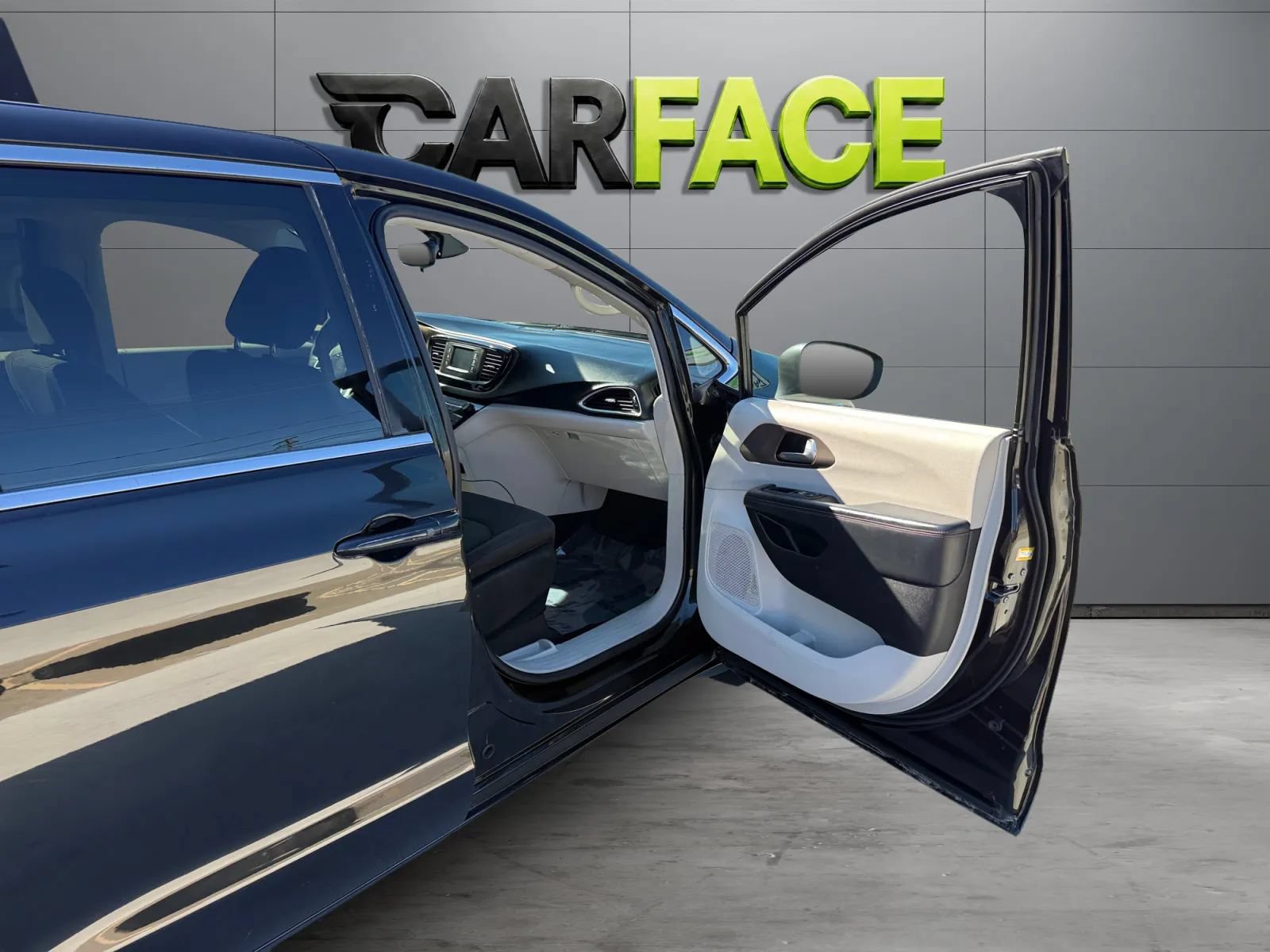 Used 2017 Chrysler Pacifica Touring FWD image 25