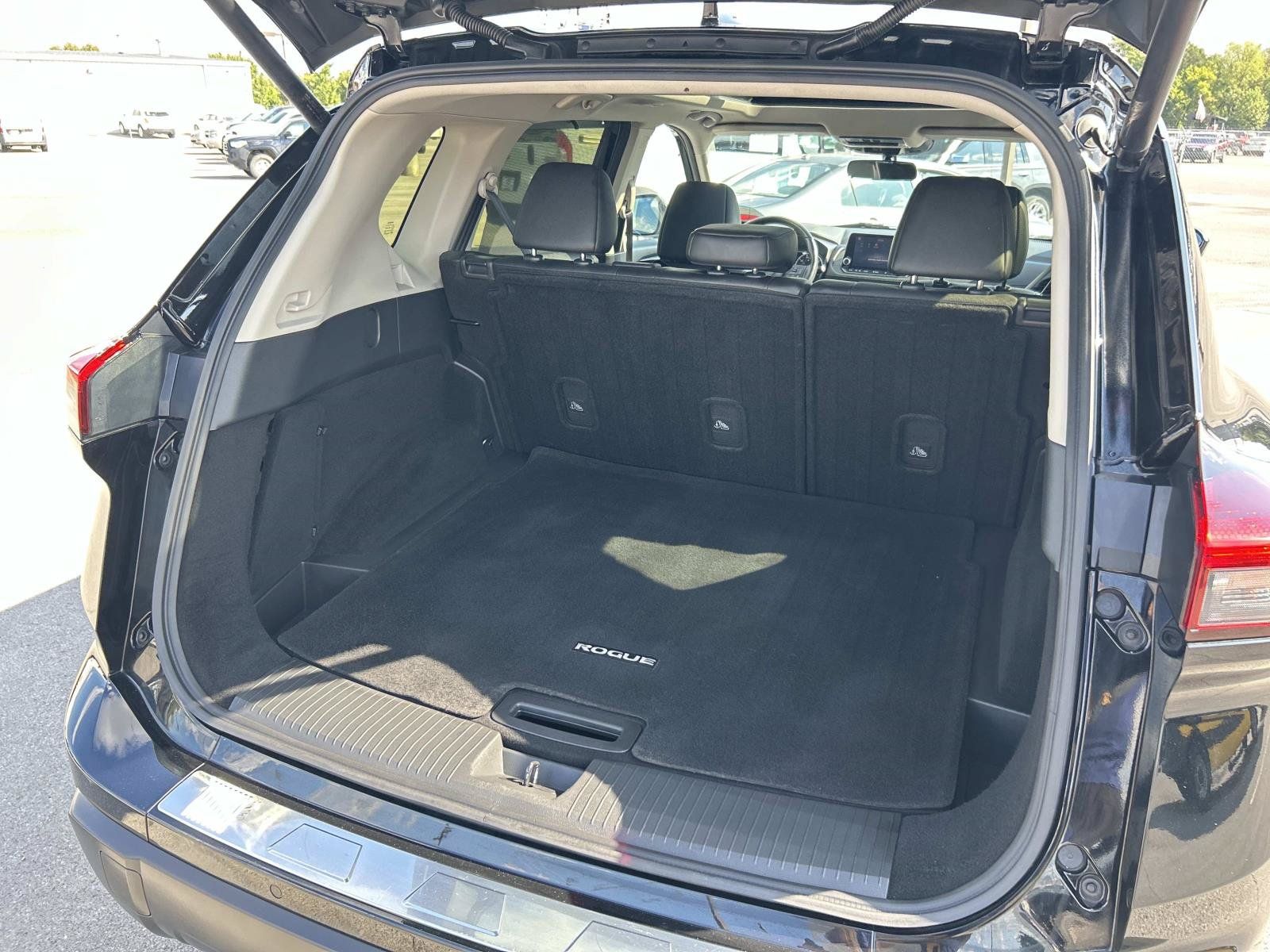 Used 2024 Nissan Rogue SV w/ SV Premium Package FWD image 14