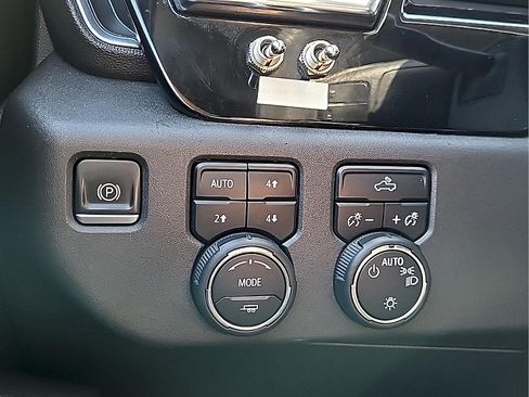Used 2022 Chevrolet Silverado 1500 LT AWD/4WD image 21
