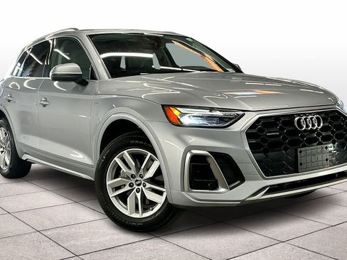 Used 2022 Audi Q5 2.0T Premium w/ Convenience Package image 2