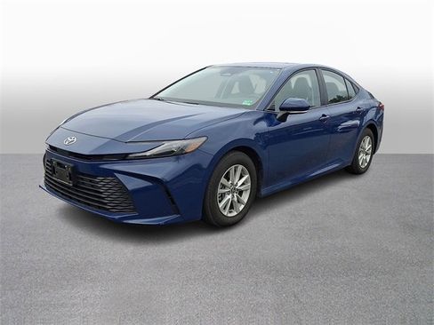 Used 2025 Toyota Camry LE image 1