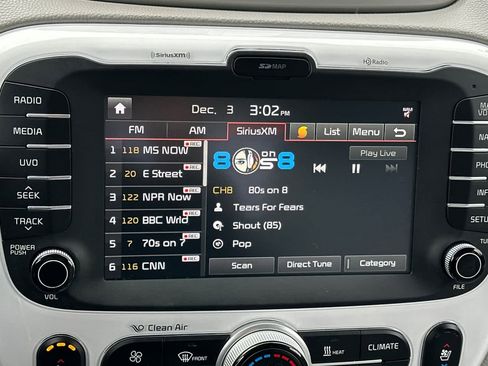 Used 2017 Kia Soul EV + image 18