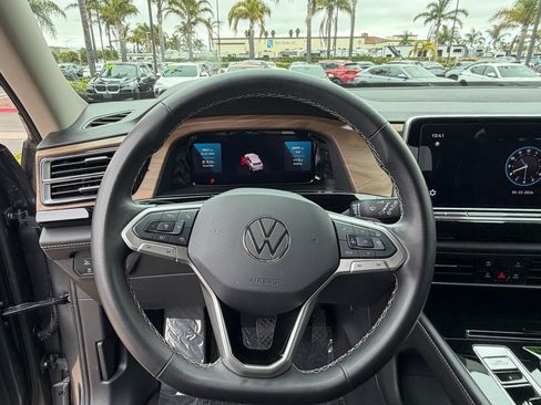 Used 2024 Volkswagen Atlas SE FWD image 11
