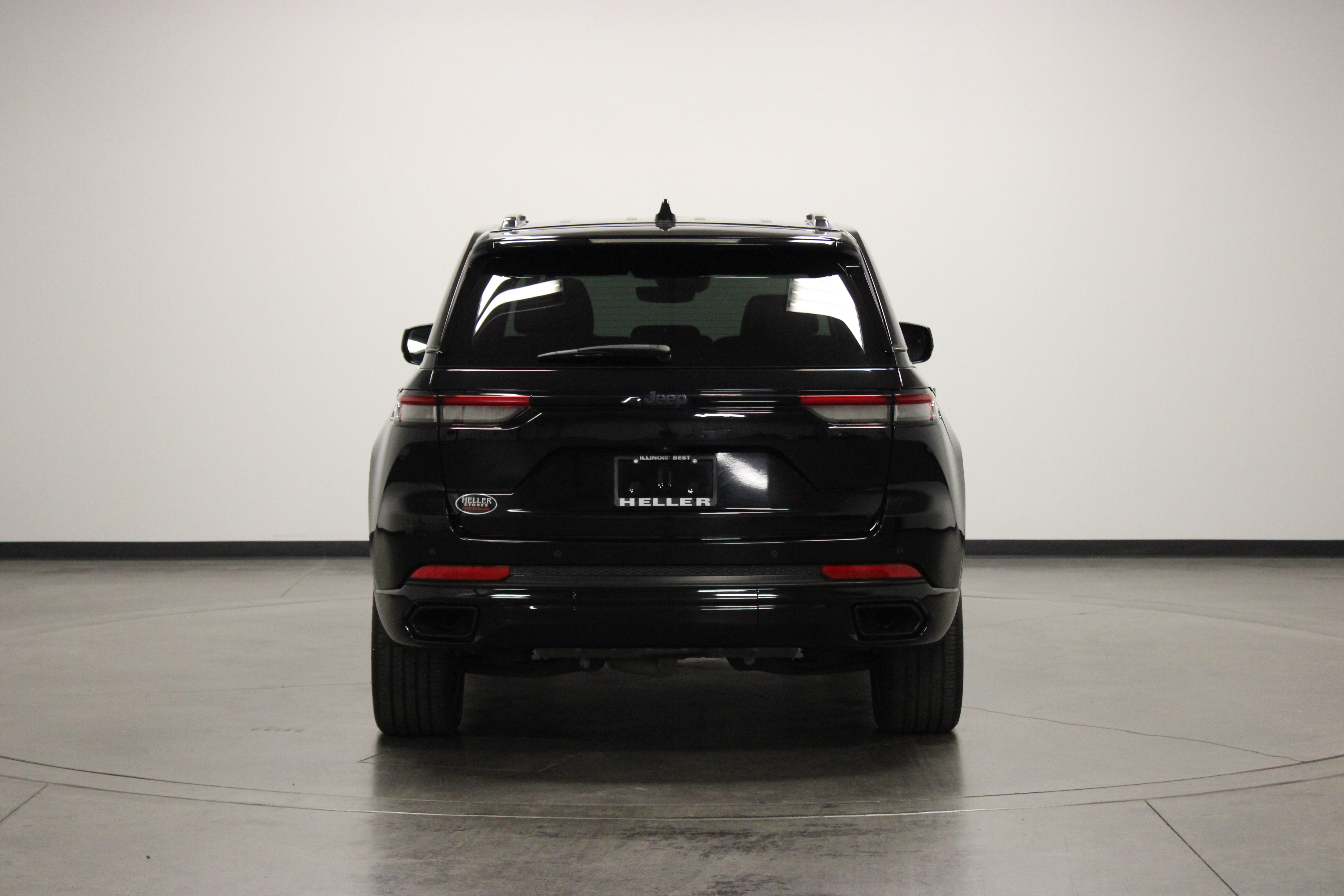 Used 2023 Jeep Grand Cherokee Overland AWD/4WD image 7