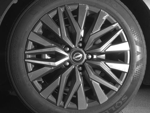 Used 2025 Nissan Altima 2.5 SV FWD image 12