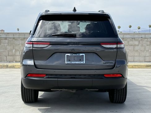 Used 2024 Jeep Grand Cherokee Limited w/ Black Appearance Package RWD image 10