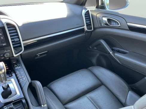 Used 2017 Porsche Cayenne Platinum Edition image 10