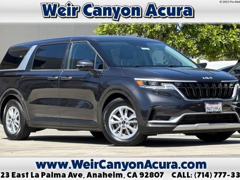 Used 2024 Kia Carnival LX FWD image 1